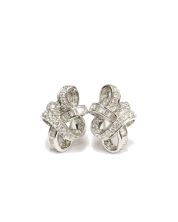 18 Karat White Gold 1.71 Carat Diamond Ribbon Style Earrings